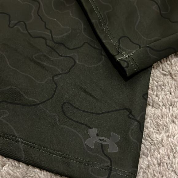 NWT Under Armour Cold Weather
Green Funnel Neck Top Women's
Small (1375832-310) - Picture 9 of 16